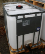 Regenwassertank 0600 Liter <br>in Gitterbox auf Holzpalette